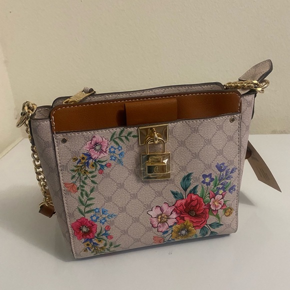 Steve Madden crossbody purse beige with pink flower NWT. - Picture 2 of 8